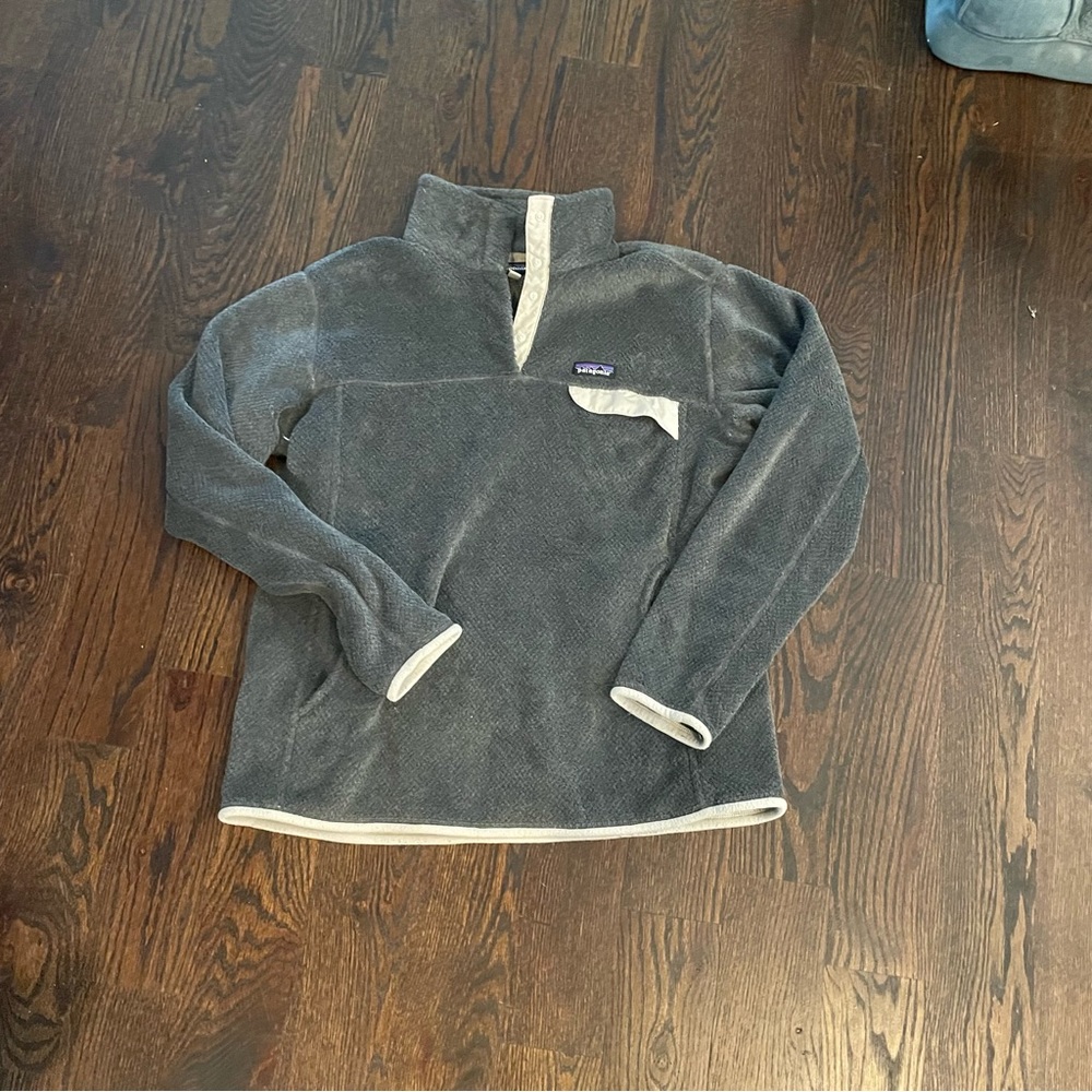 Men’s Patagonia grey gray with cream accents size XL